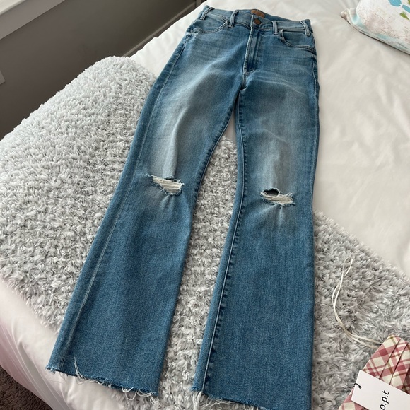 MOTHER Hustler Distressed Raw Hem Ankle Jeans - Picture 4 of 5